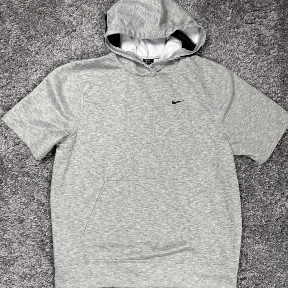 Nike Dri-FIT Gray Short Sleeve Pullover Hoodie, Small Mens Medium